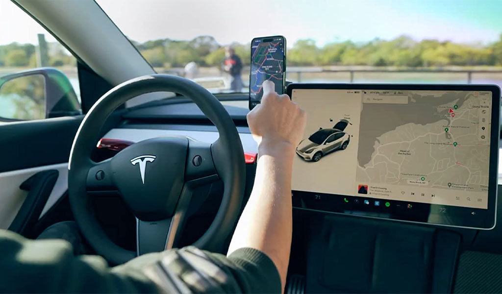 Load video: Tesla-Phone-Holder-E-Car-Mount-for-Model-3-Y-S-X-MagSafe-Wireless-Charge-Installation-and-Demo-Marnana
