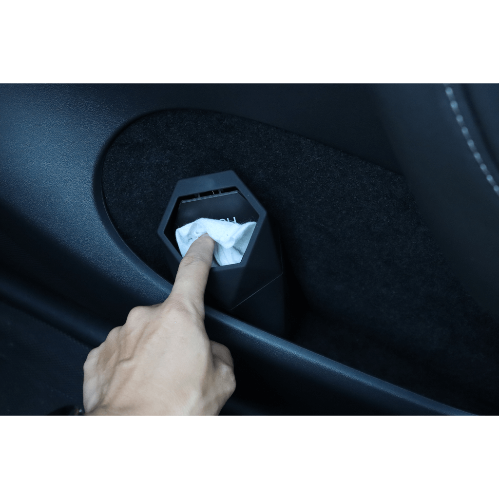 Tesla-Mini-Trash-Can-in-Door-Panel-Black-Throw-Peel-Confetti-Marnana_1